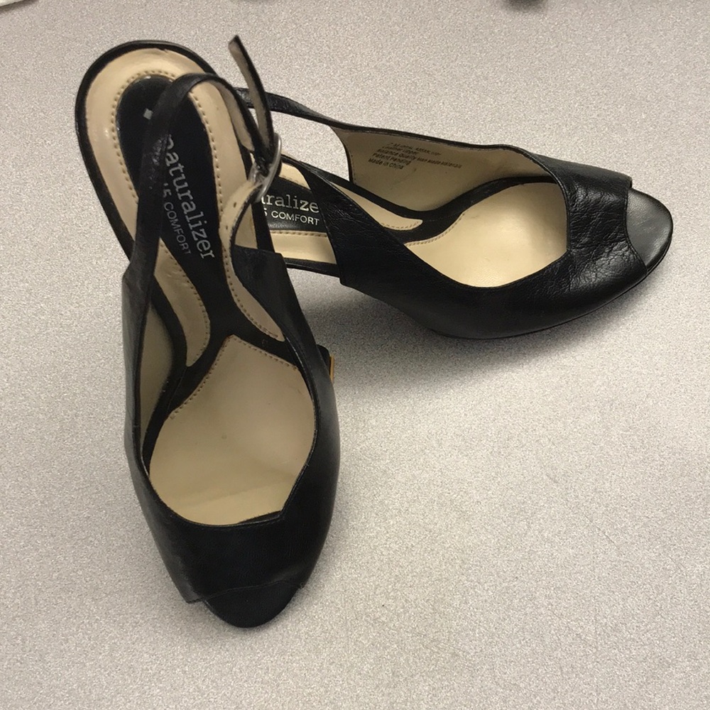 Black Naturalizer N5 comfort dress sandals. Size 7